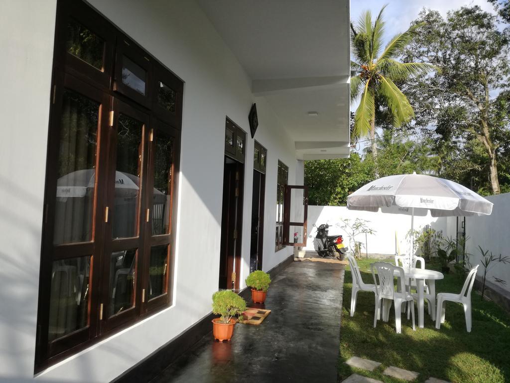 Apna Homestay Apartments Unawatuna Exteriör bild