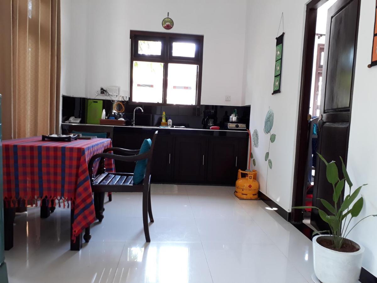 Apna Homestay Apartments Unawatuna Exteriör bild