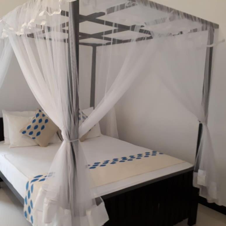 Apna Homestay Apartments Unawatuna Exteriör bild